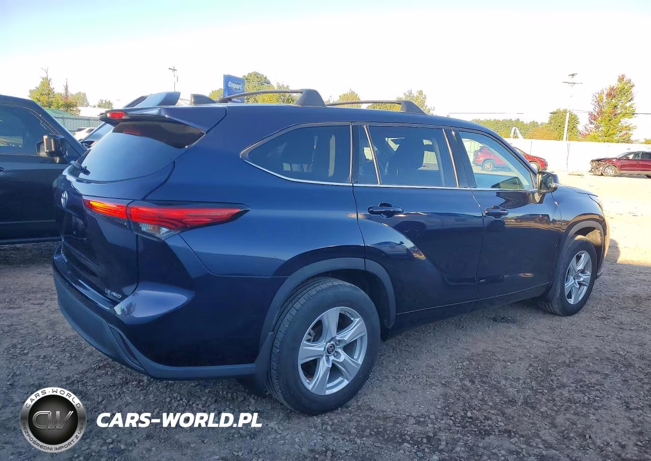 2022 Toyota Highlander Le VIN:5TDBZRBH6NS562107 - 3