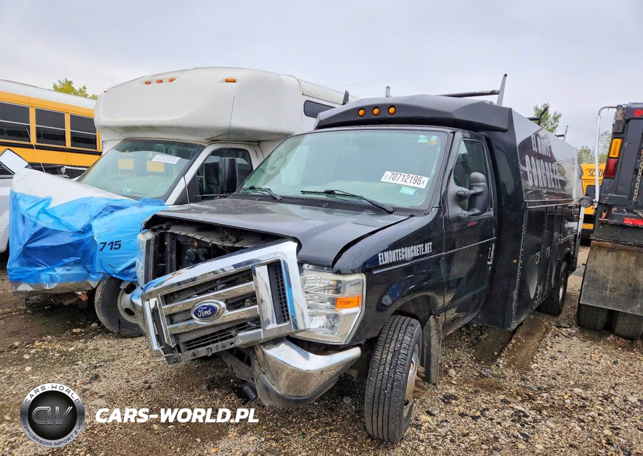 2016 Ford Econoline E450 Super Duty Cutaway Van