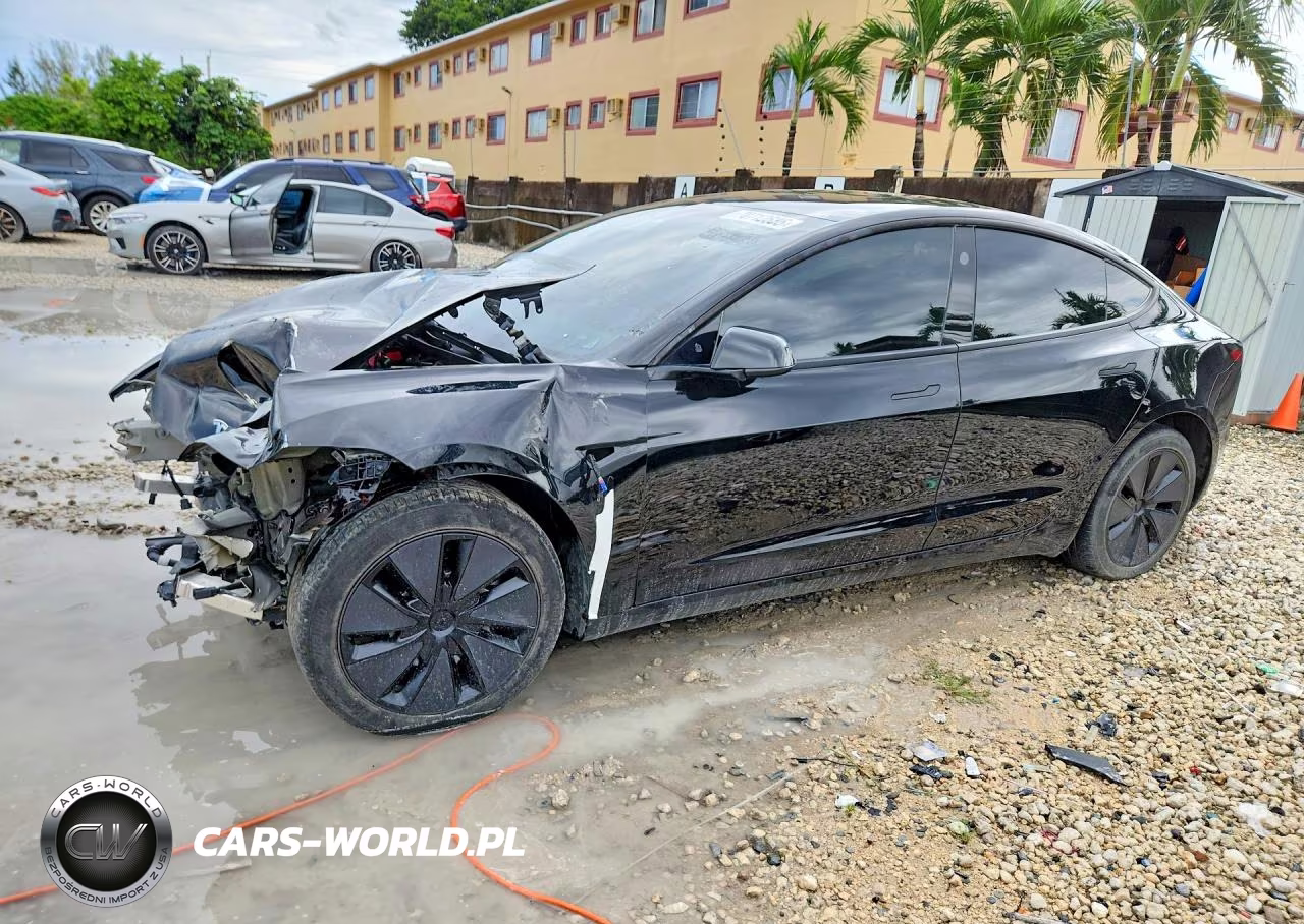 2025 Tesla Model 3 – zdjęcie 1 z 12