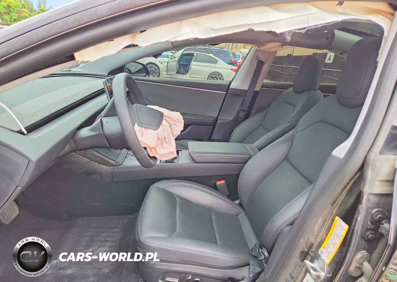 2025 Tesla Model 3 VIN:5YJ3E1EA0SF981117 - 7