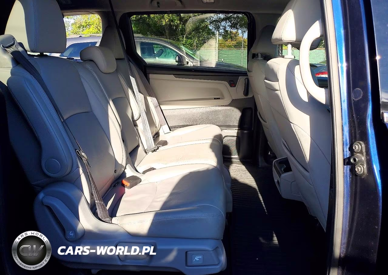 2018 Honda Odyssey Elite VIN:5FNRL6H92JB069988 - 11