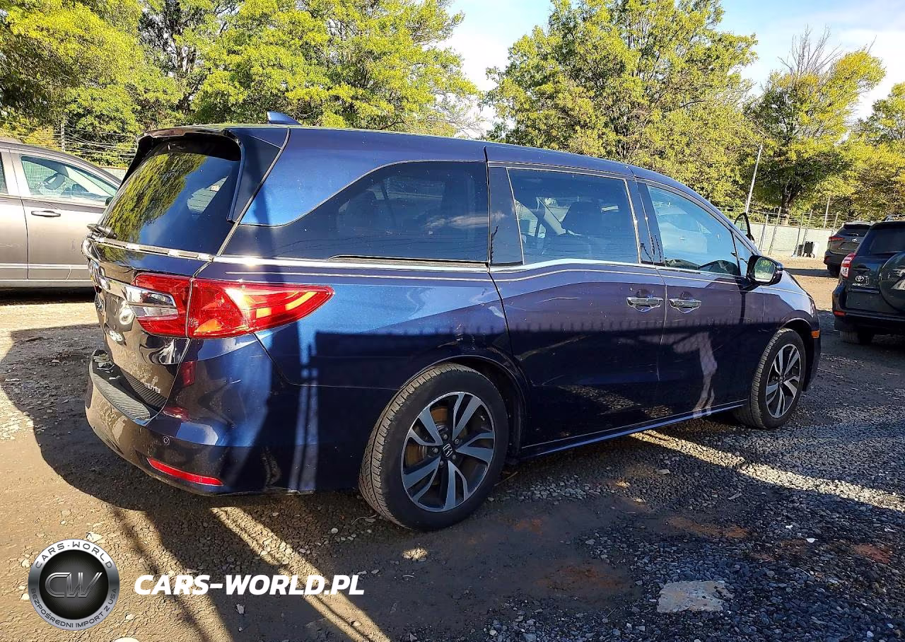 2018 Honda Odyssey Elite VIN:5FNRL6H92JB069988 - 3