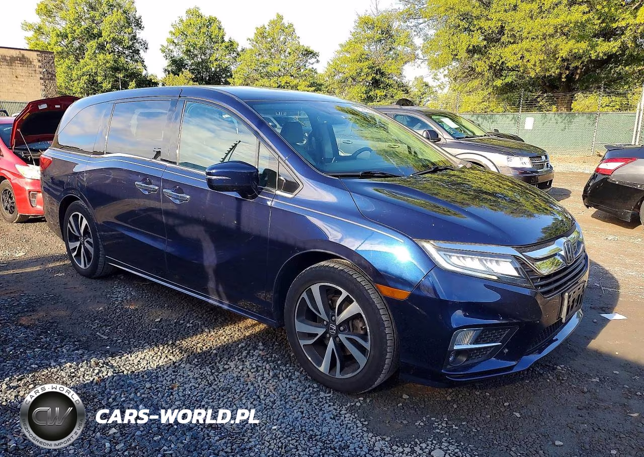 2018 Honda Odyssey Elite VIN:5FNRL6H92JB069988 - 4