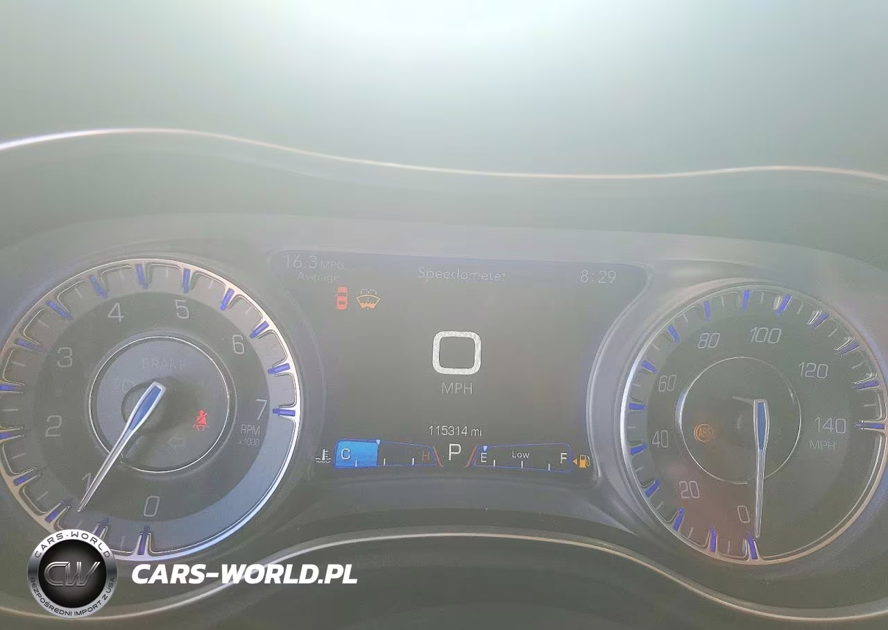 2018 Chrysler 300 Limited VIN:2C3CCAKG5JH165239 - 9