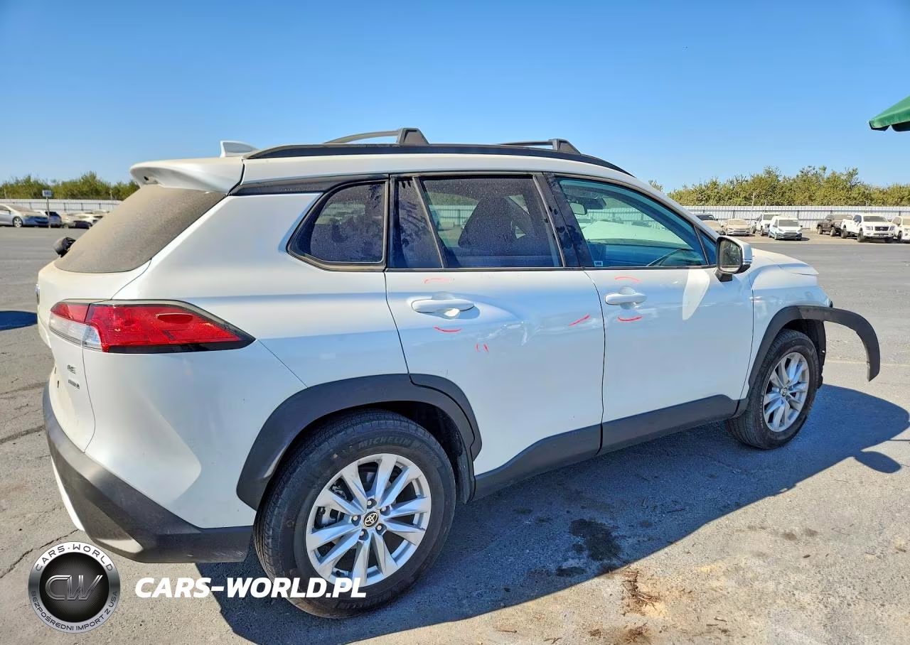 2024 Toyota Corolla Cross Le VIN:7MUBAABGXRV109684 - 3