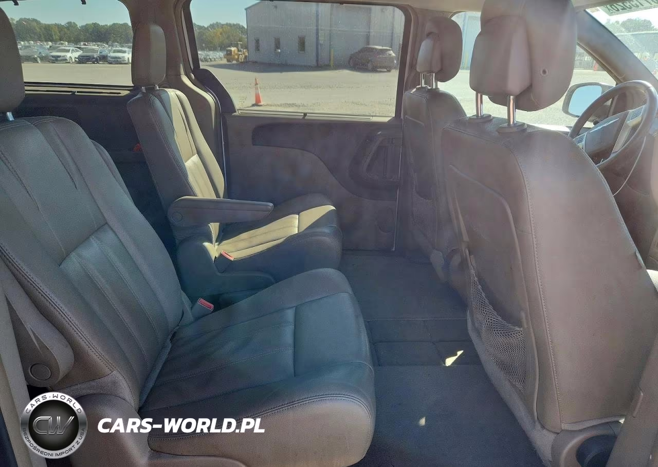 2015 Chrysler Town & Country Touring VIN:2C4RC1BG9FR677366 - 10