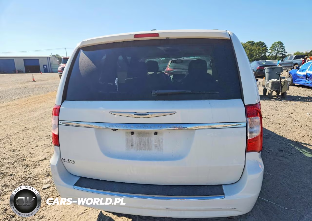 2015 Chrysler Town & Country Touring VIN:2C4RC1BG9FR677366 - 6