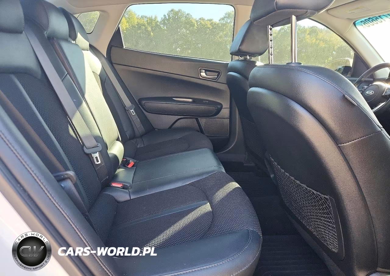2019 Kia Optima S VIN:5XXGT4L3XKG322682 - 10