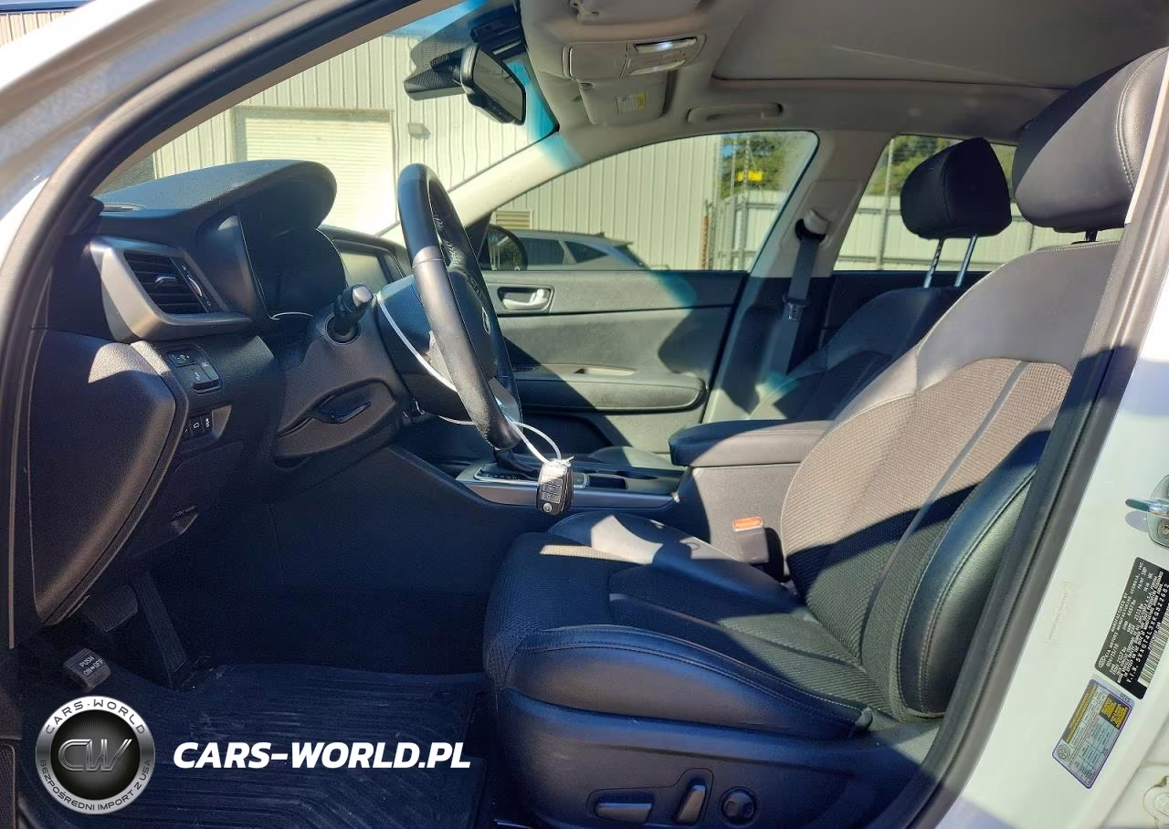 2019 Kia Optima S VIN:5XXGT4L3XKG322682 - 7