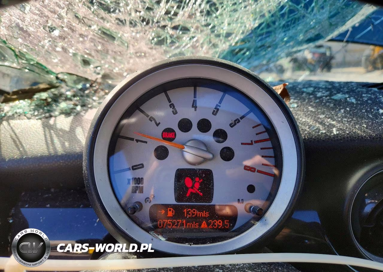 2010 Mini Cooper VIN:WMWMF3C50ATU79008 - 9