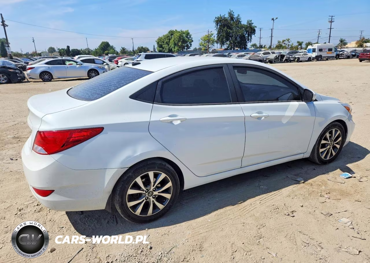 2015 Hyundai Accent Gls VIN:KMHCU4AE3FU805359 - 3