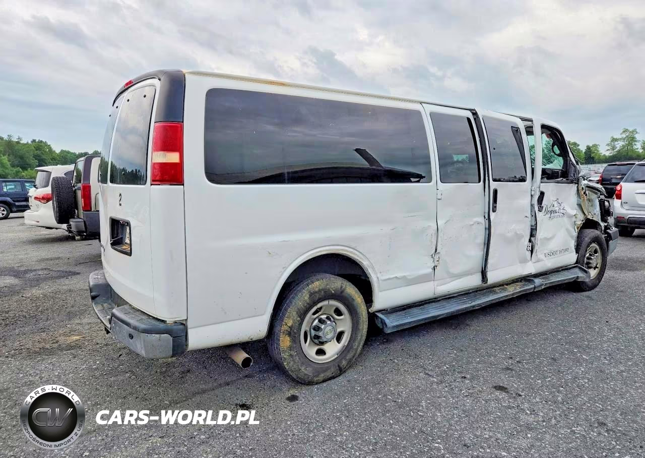 2015 Chevrolet Express VIN:1GAZG1FF3F1236206 - 3