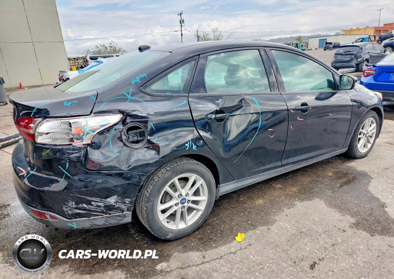 2017 Ford Focus Se VIN:1FADP3F26HL324576 - 3