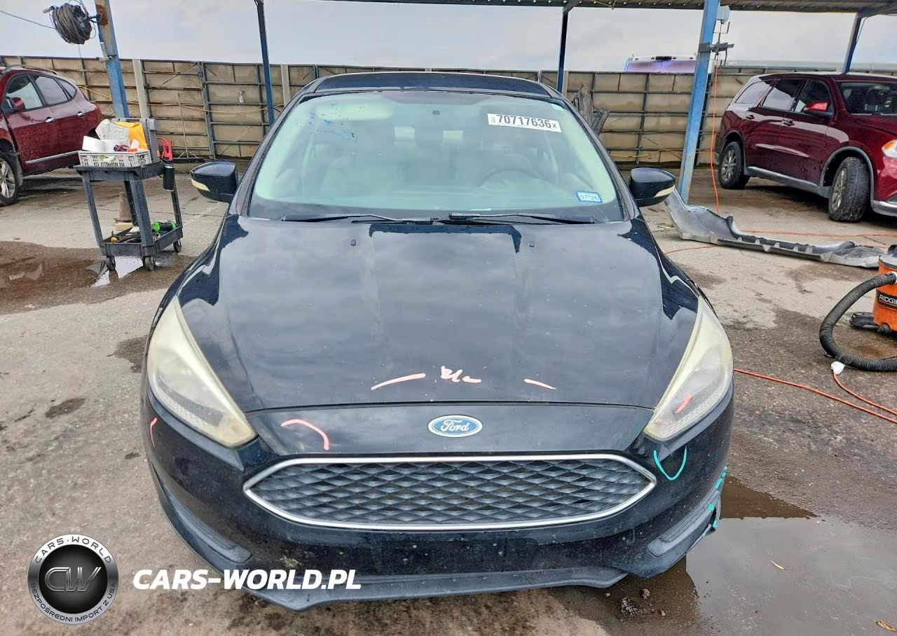 2017 Ford Focus Se VIN:1FADP3F26HL324576 - 5