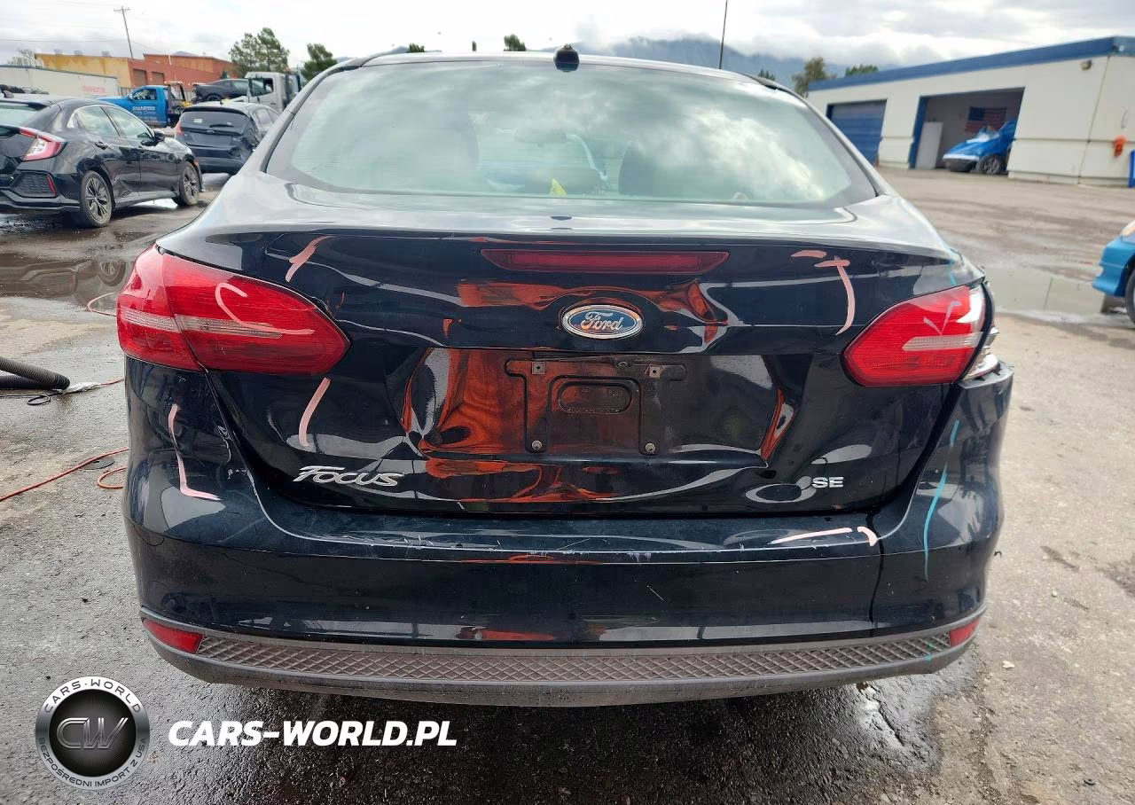 2017 Ford Focus Se VIN:1FADP3F26HL324576 - 6