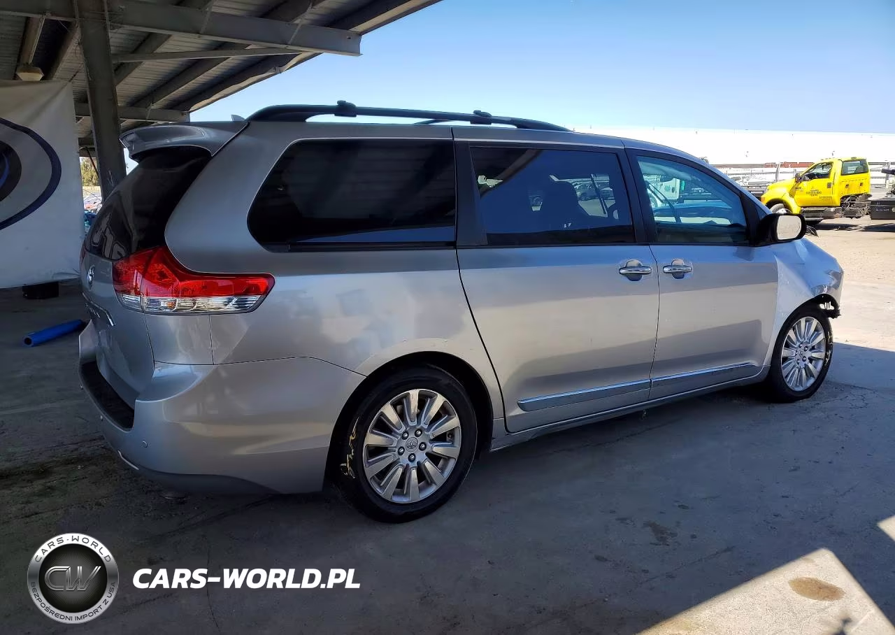 2012 Toyota Sienna Limited 7-Passenger VIN:5TDYK3DC9CS224873 - 3