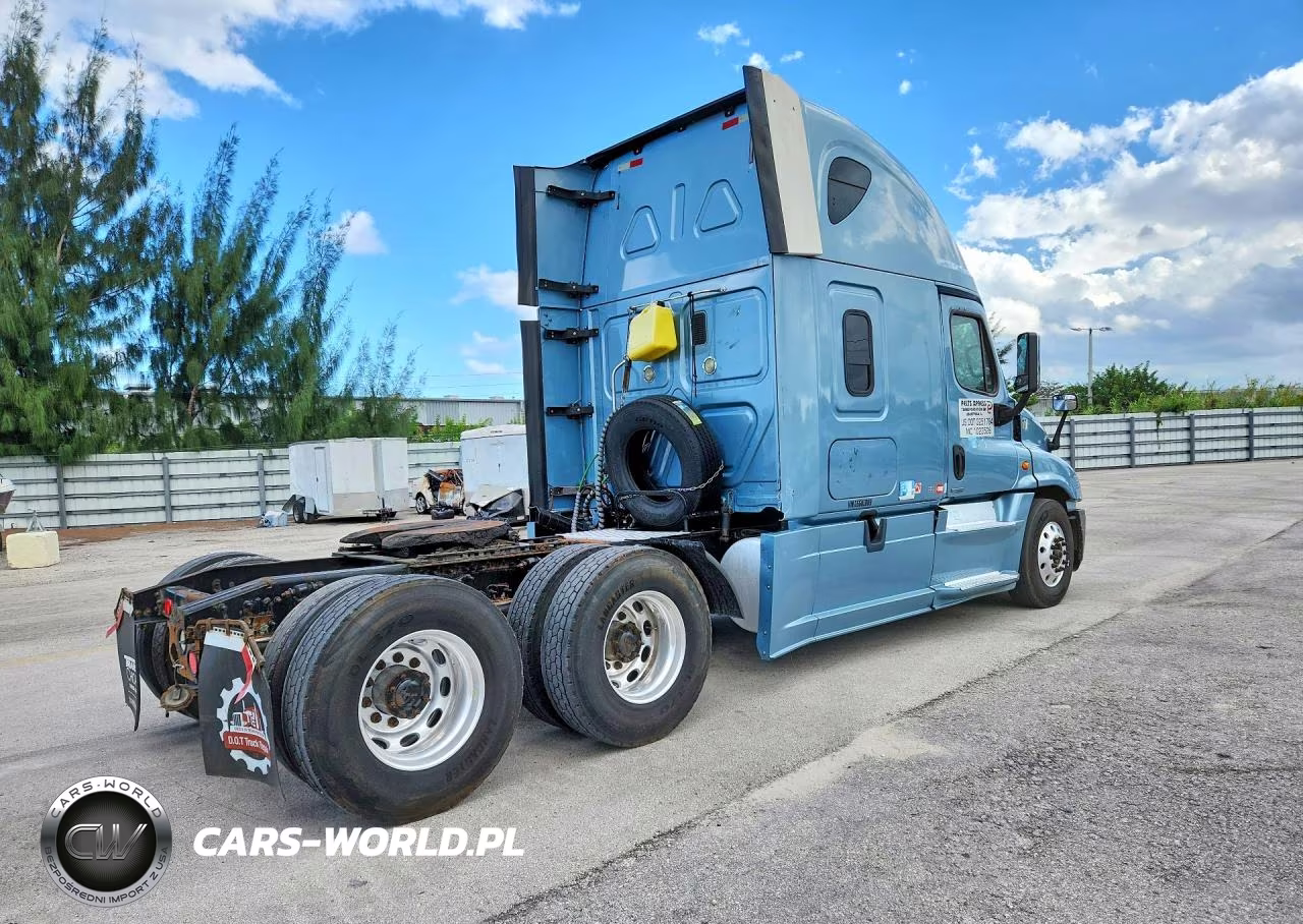 2016 Freightliner Cascadia 125 VIN:3AKJGLD5XGSGU1009 - 3