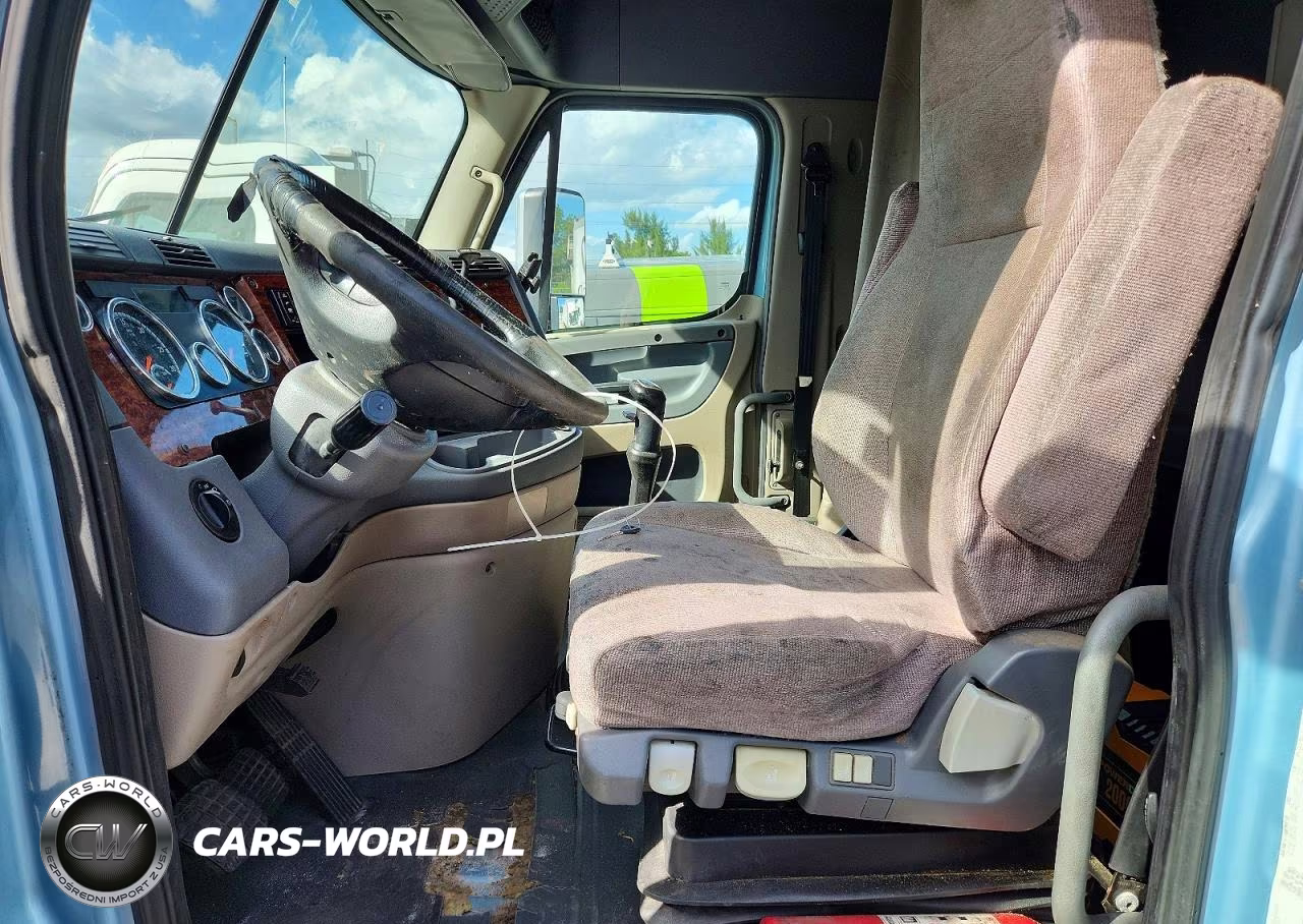 2016 Freightliner Cascadia 125 VIN:3AKJGLD5XGSGU1009 - 7