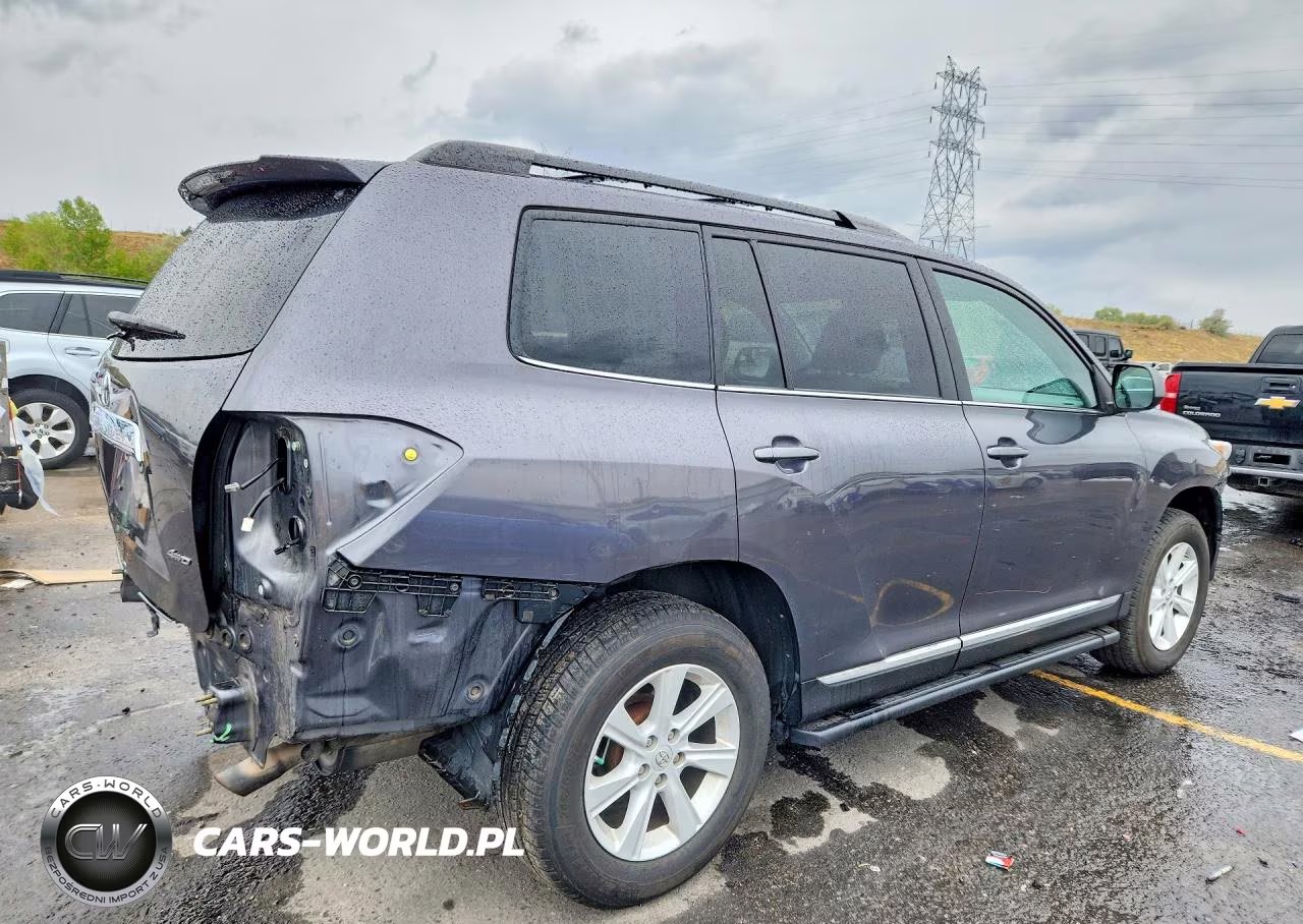 2013 Toyota Highlander Plus VIN:5TDBK3EH2DS214476 - 3