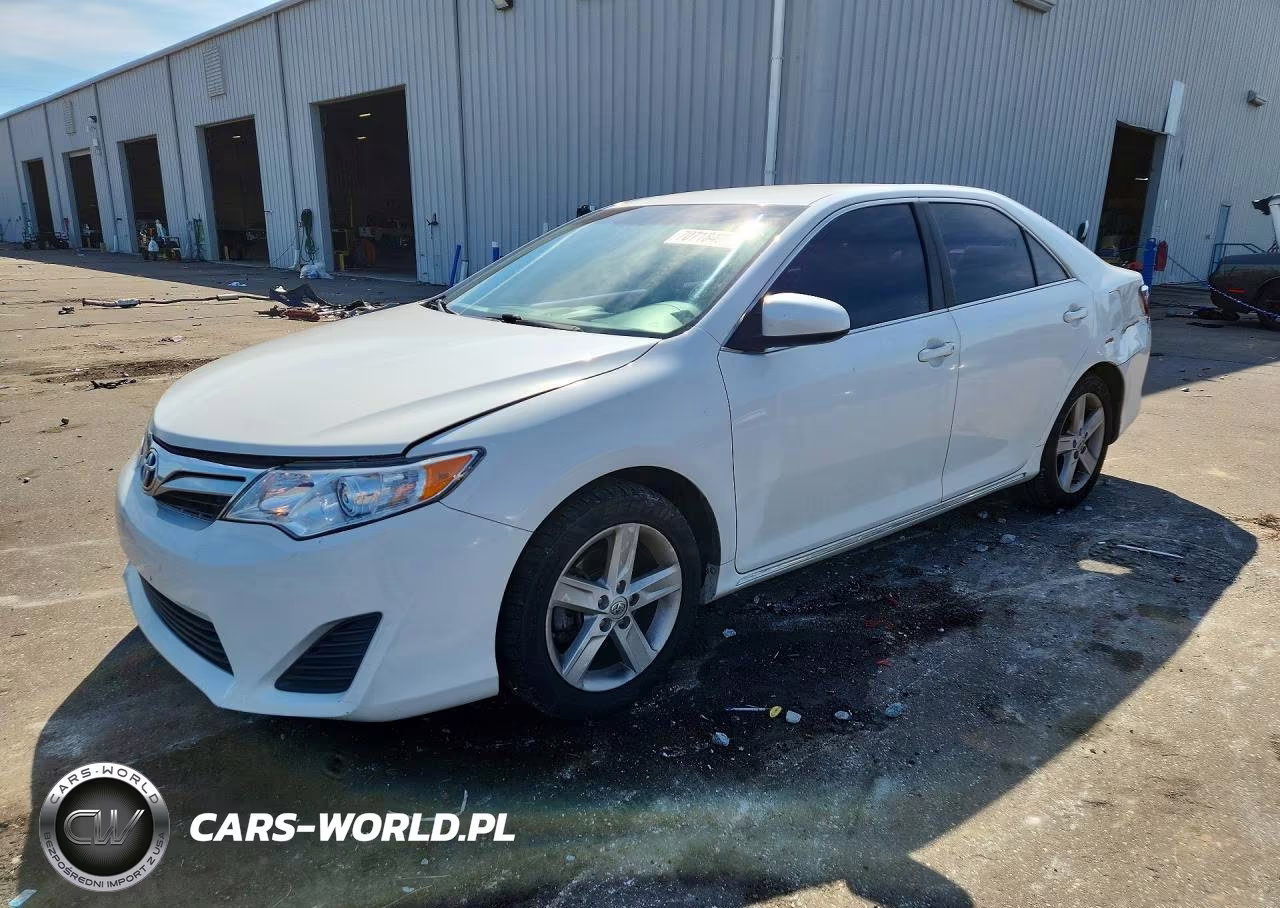2014 Toyota Camry Le – zdjęcie 1 z 12