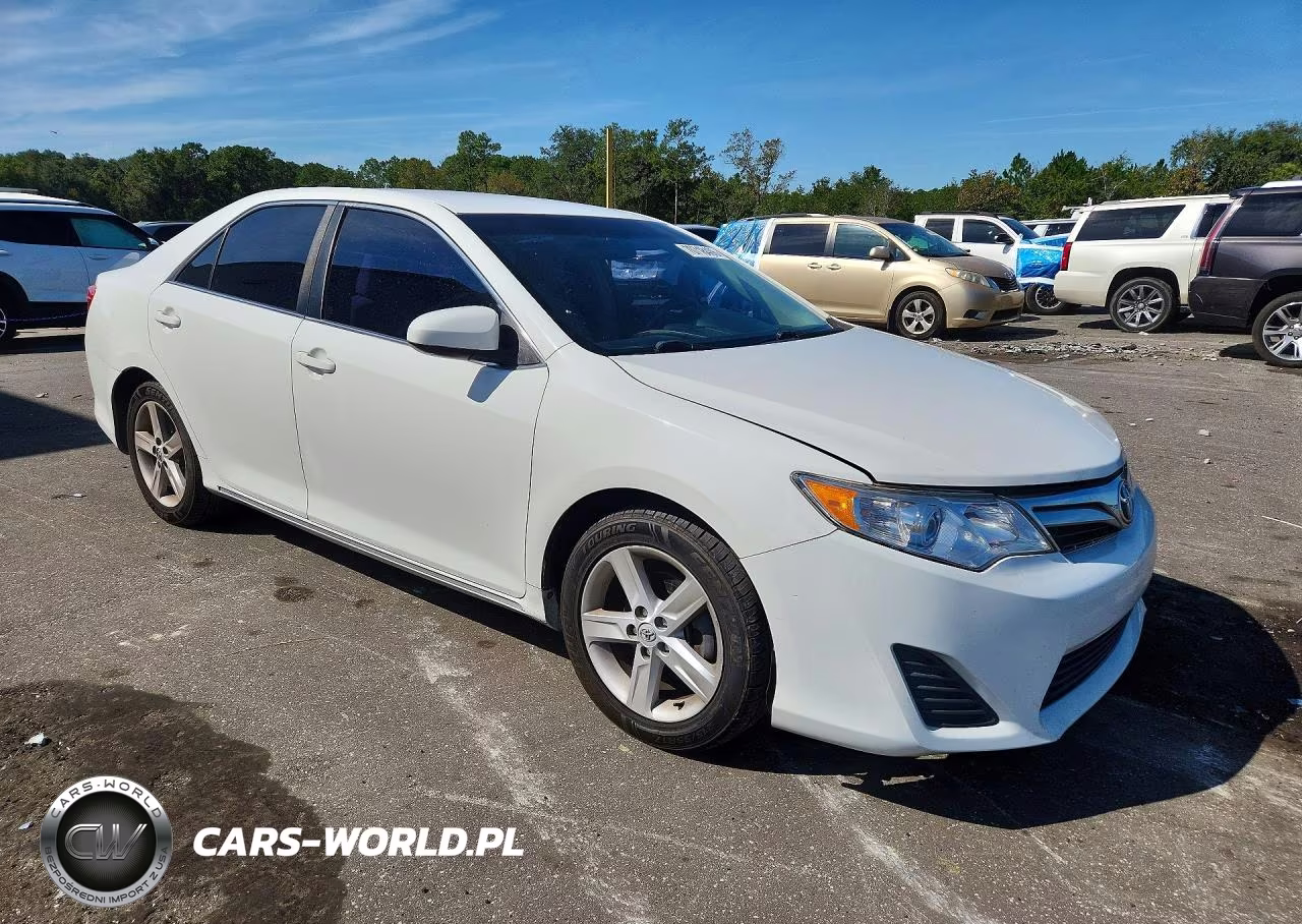 2014 Toyota Camry Le VIN:4T4BF1FK3ER352268 - 4