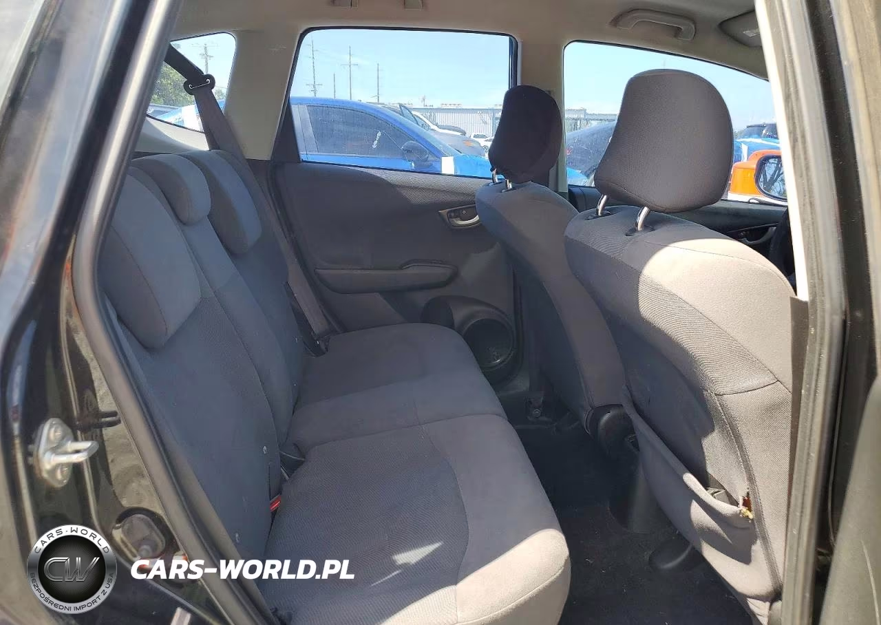 2011 Honda Fit VIN:JHMGE8G34BC007127 - 11