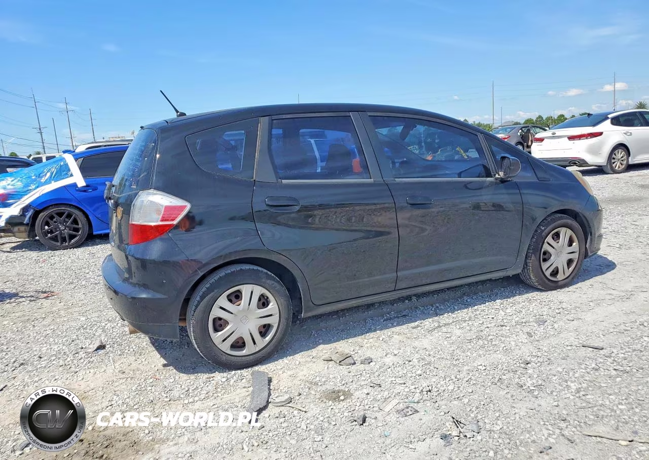 2011 Honda Fit VIN:JHMGE8G34BC007127 - 3