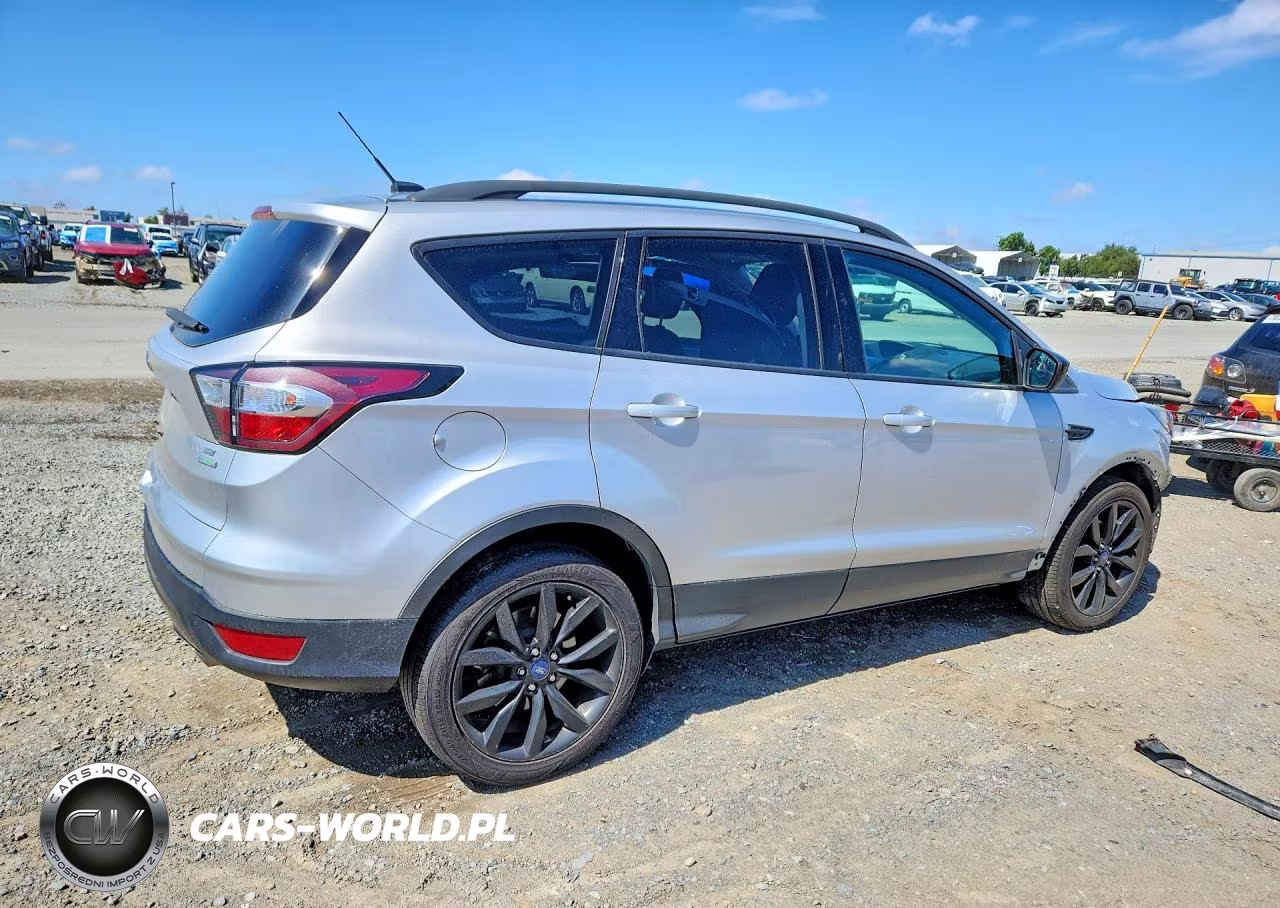2018 Ford Escape Se VIN:1FMCU0GD3JUB13926 - 3