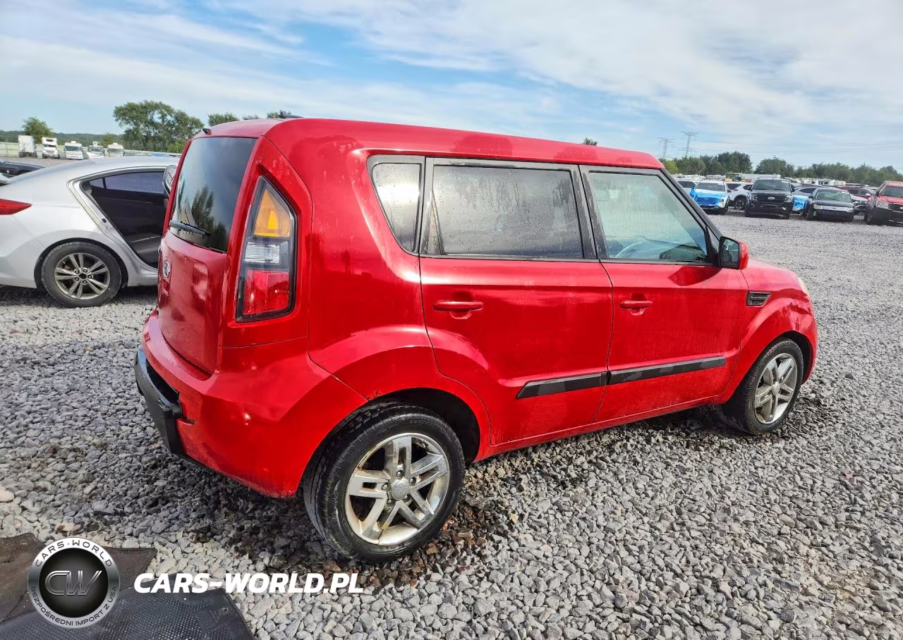 2011 Kia Soul + VIN:KNDJT2A23B7196663 - 3