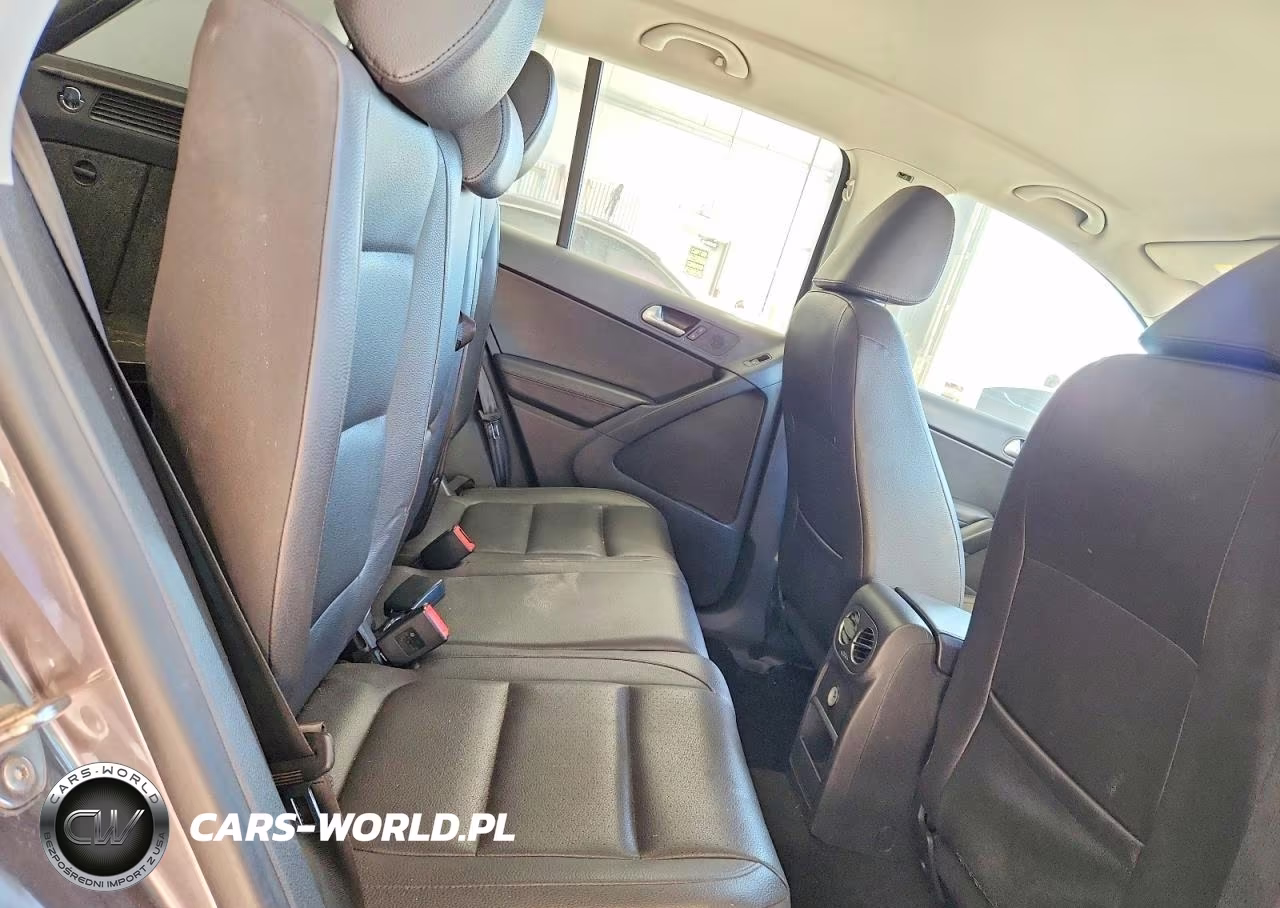 2016 Volkswagen Tiguan S VIN:WVGAV7AX8GW611245 - 10