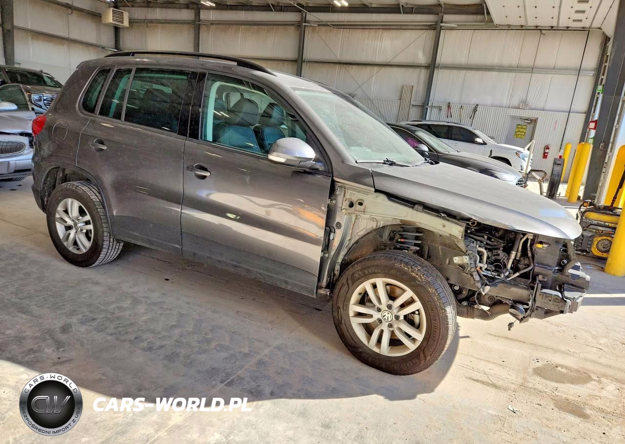 2016 Volkswagen Tiguan S VIN:WVGAV7AX8GW611245 - 4