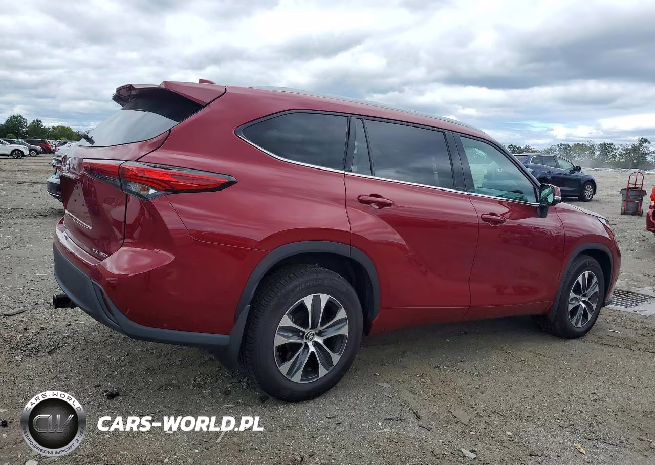 2022 Toyota Highlander Xle VIN:5TDGZRBH1NS578236 - 3