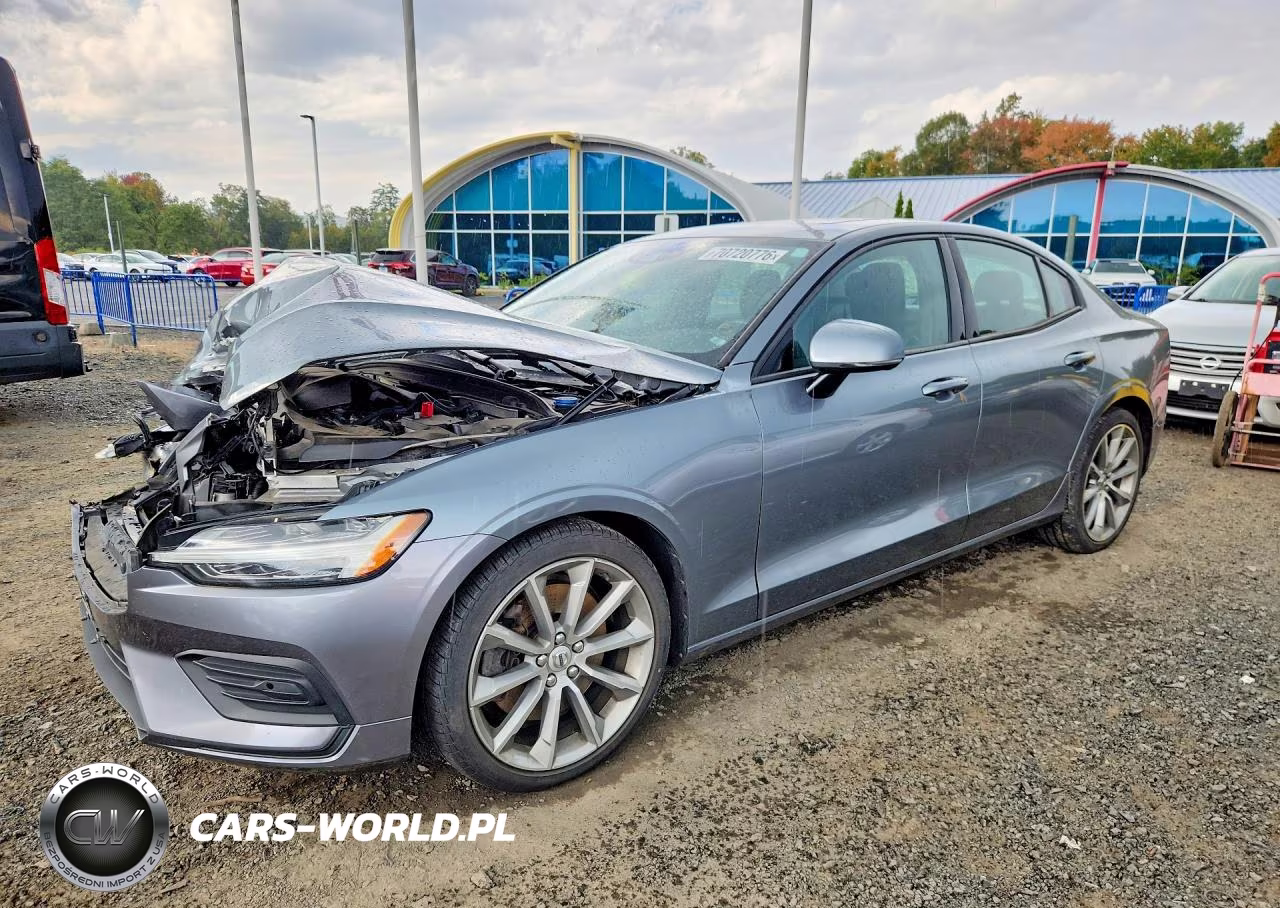 2020 Volvo S60 T6 Momentum – zdjęcie 1 z 12