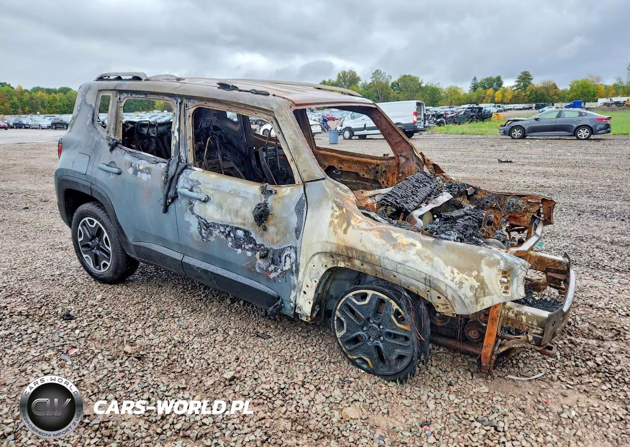 2017 Jeep Renegade Trailhawk VIN:ZACCJBCB6HPE87164 - 4