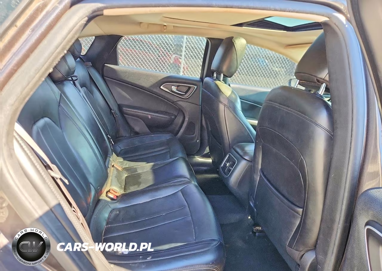 2015 Chrysler 200 C VIN:1C3CCCCB3FN509342 - 10