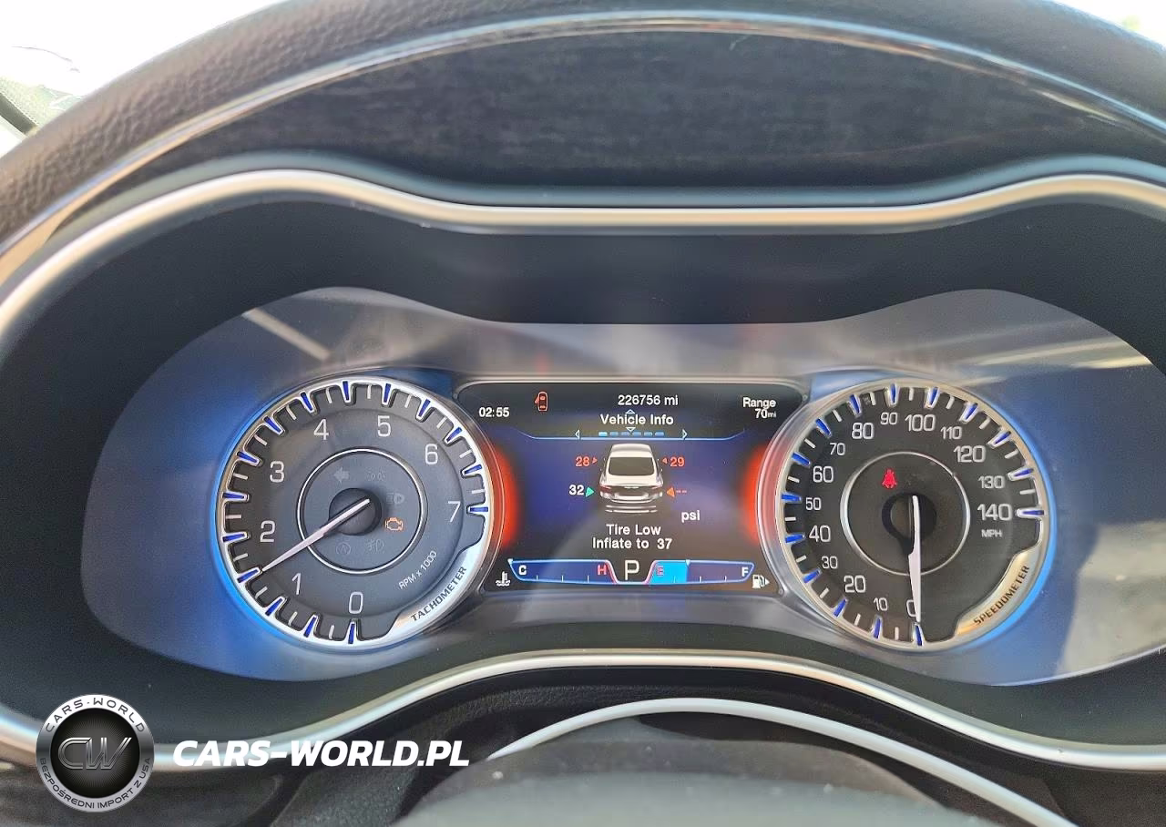 2015 Chrysler 200 C VIN:1C3CCCCB3FN509342 - 9