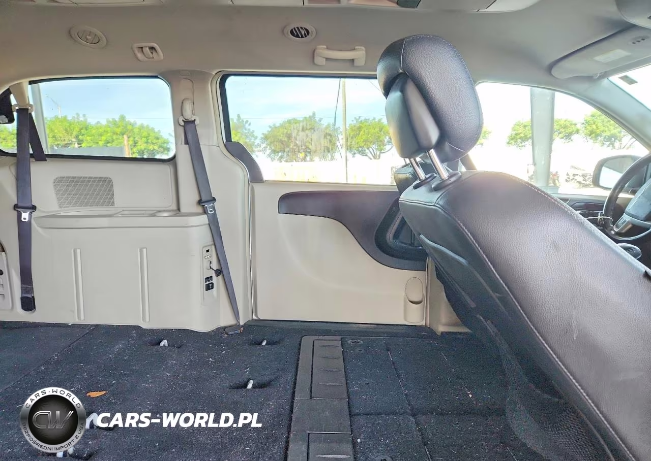 2016 Chrysler Town & Country Touring VIN:2C4RC1BG6GR205675 - 11