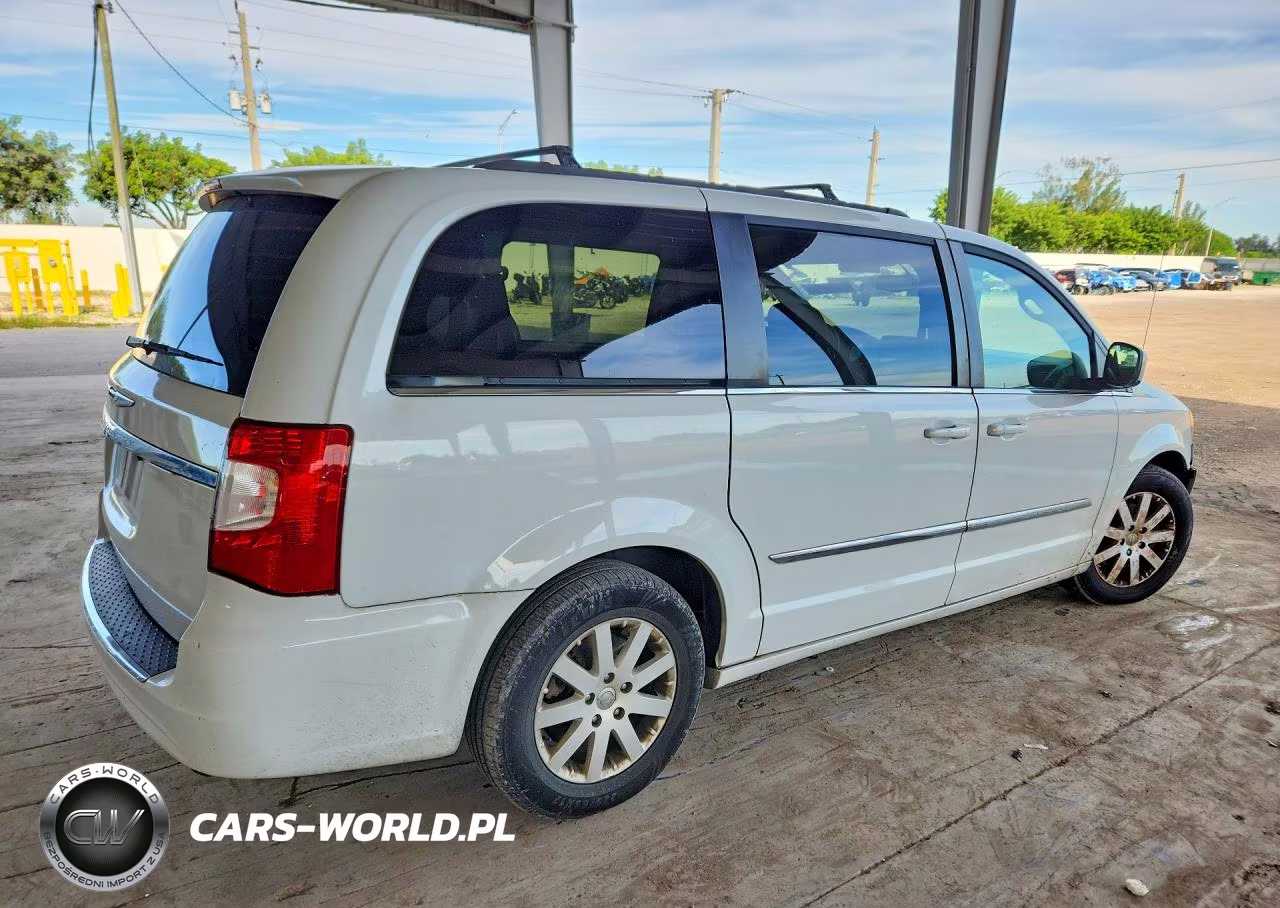 2016 Chrysler Town & Country Touring VIN:2C4RC1BG6GR205675 - 3