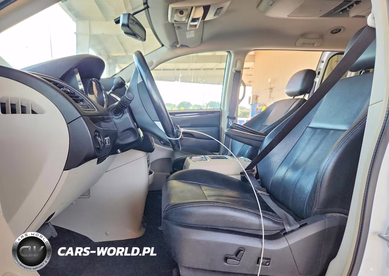 2016 Chrysler Town & Country Touring VIN:2C4RC1BG6GR205675 - 7