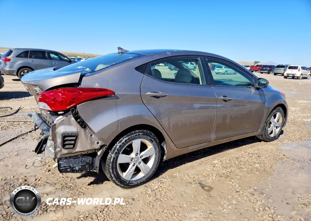 2013 Hyundai Elantra Gls VIN:5NPDH4AE4DH402575 - 3