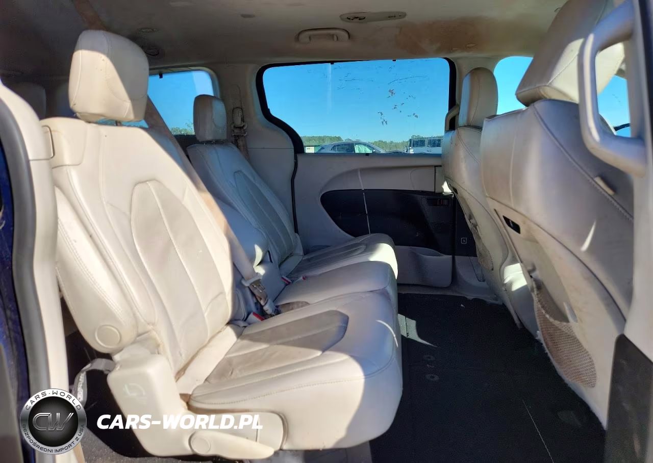 2018 Chrysler Pacifica Touring L VIN:2C4RC1BG8JR178096 - 11