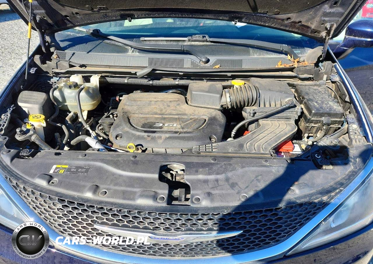 2018 Chrysler Pacifica Touring L VIN:2C4RC1BG8JR178096 - 12