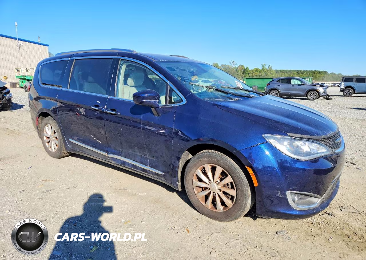 2018 Chrysler Pacifica Touring L VIN:2C4RC1BG8JR178096 - 4