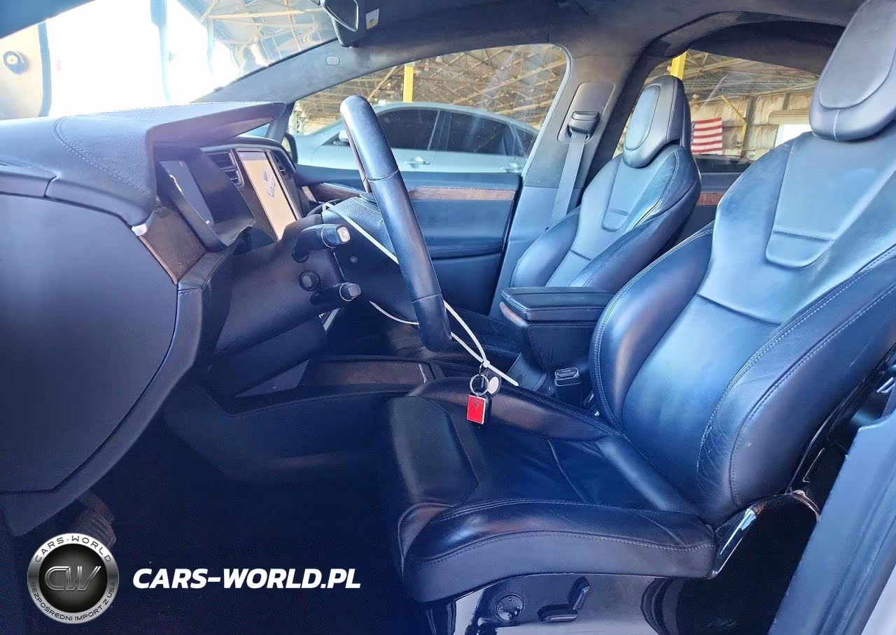2017 Tesla Model X VIN:5YJXCBE21HF035655 - 7
