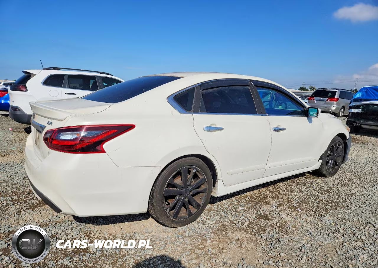 2017 Nissan Altima 2.5 Sr VIN:1N4AL3AP5HC118893 - 3