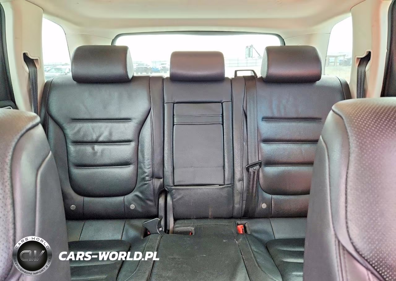2016 Volkswagen Touareg Sport VIN:WVGEF9BP8GD012964 - 10