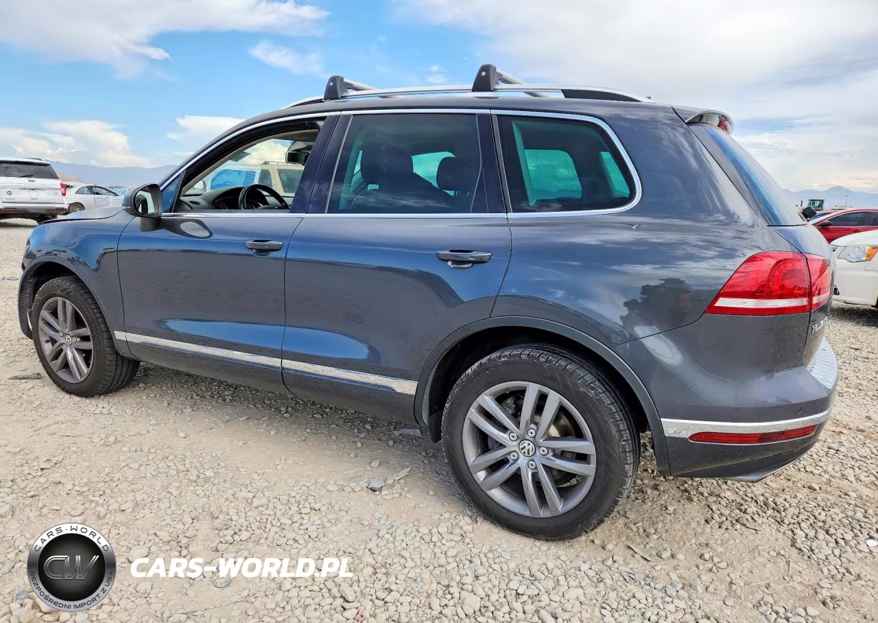 2016 Volkswagen Touareg Sport VIN:WVGEF9BP8GD012964 - 2