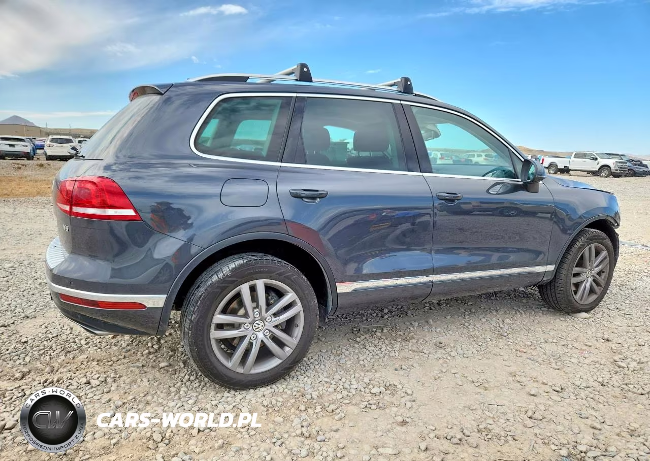2016 Volkswagen Touareg Sport VIN:WVGEF9BP8GD012964 - 3