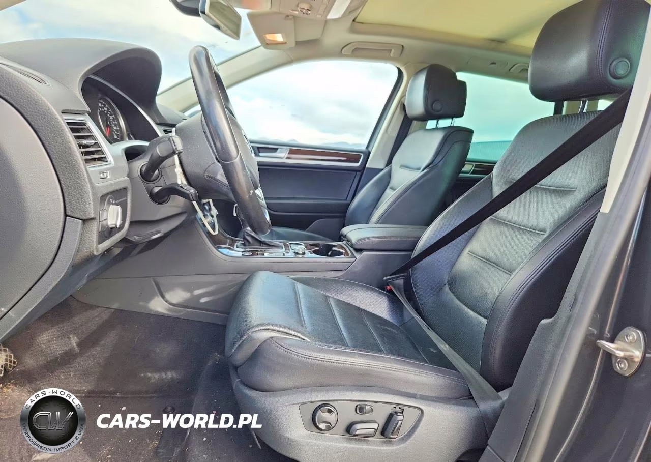 2016 Volkswagen Touareg Sport VIN:WVGEF9BP8GD012964 - 7