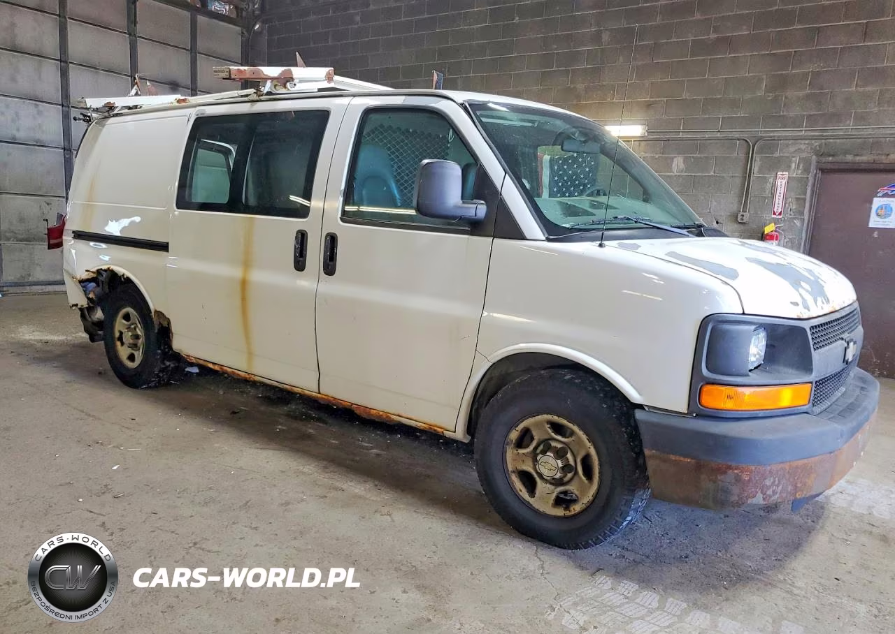 2008 Chevrolet Express G1500 VIN:1GCFG15X181207035 - 4